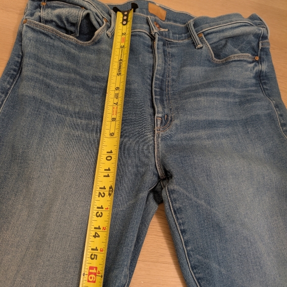 34 Mother Weekender Layover Mid Rise Flare 1585 1008 Ret $248 - Picture 6 of 16